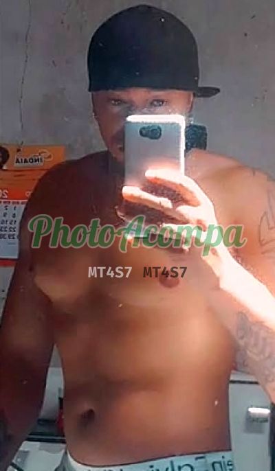 Santiago, garoto de programa em Paulistânia