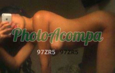Mya, mulher que faz videochamadas e sexting