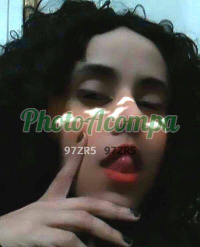 Mya, mulher que faz videochamadas e sexting