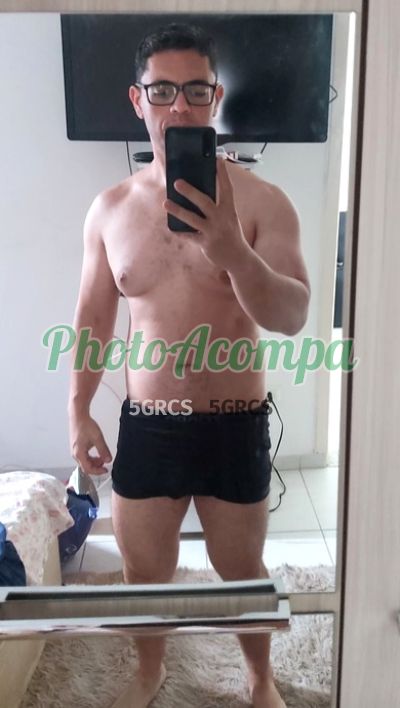 Roberto, homem que faz massagens eróticas em São Paulo