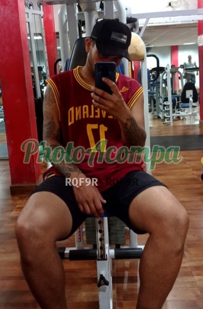 Fernando, homem que faz massagens eróticas em São Gonçalo