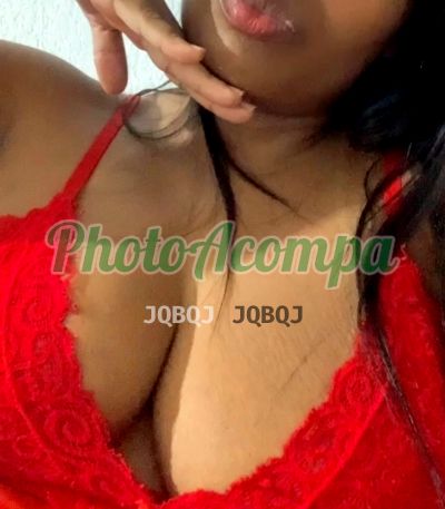 Lucy, mulher que faz videochamadas e sexting