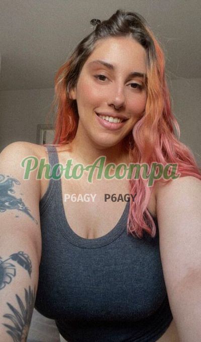 Irís Helena, mulher que faz videochamadas e sexting