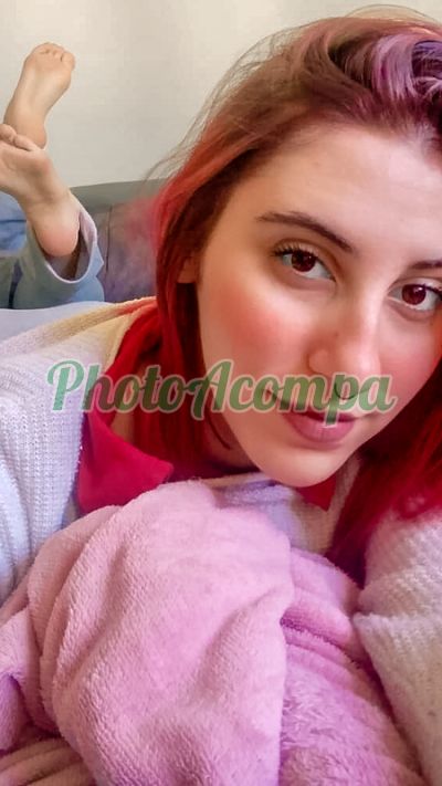 Irís Helena, mulher que faz videochamadas e sexting