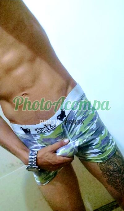 Lucas, homem que faz massagens eróticas em Itajaí