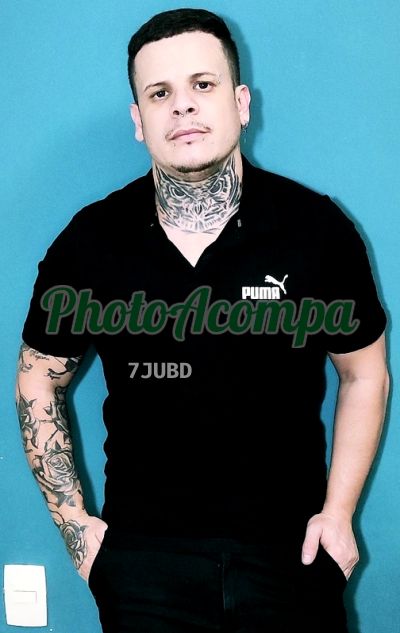 Theo, homem que faz massagens eróticas na Saúde (SP)