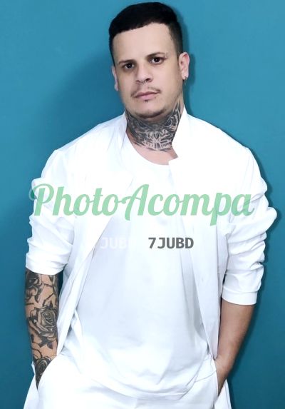 Theo, homem que faz massagens eróticas na Saúde (SP)