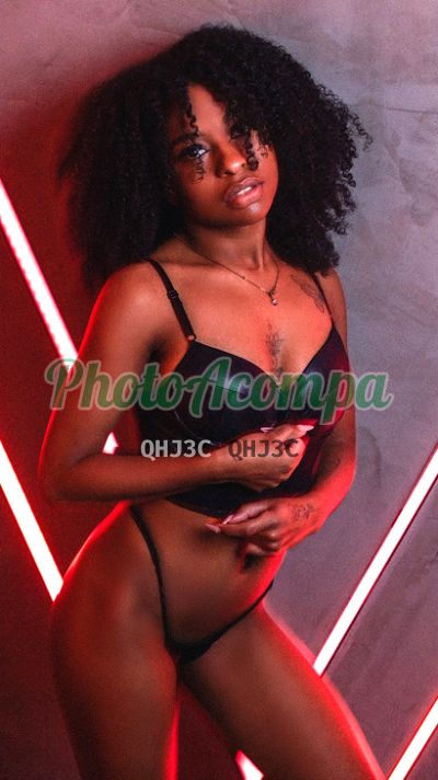 Amanda, mulher que faz videochamadas e sexting