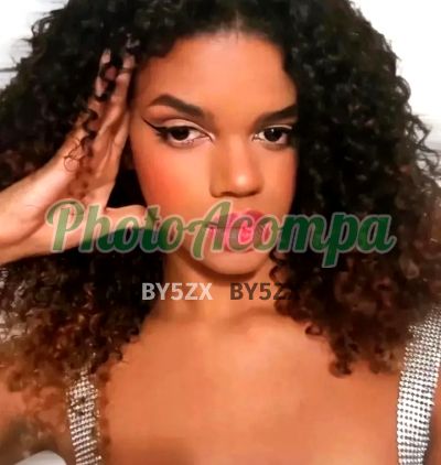 Mari, travesti que faz massagens eróticas em Camaçari