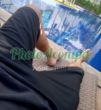 Rafael, homem que faz massagens eróticas em Recife