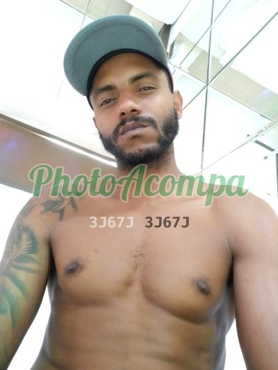 Ricardo, homem que faz massagens eróticas em Curitiba