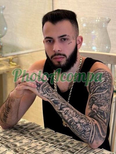 Felipe Matheus, Garoto de programa em Embu das Artes