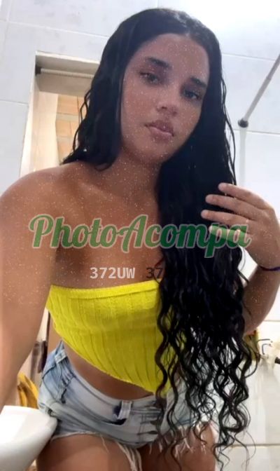 Hillary Santos, mulher que faz videochamadas e sexting