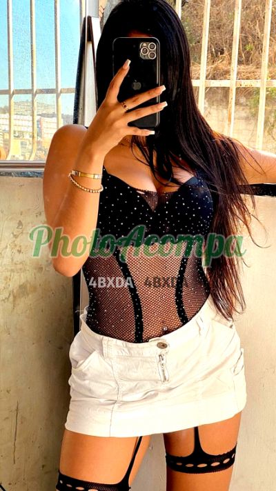 Laryissa, escort em Santos
