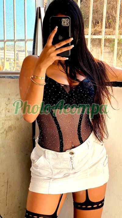 Laryissa, escort em Santos