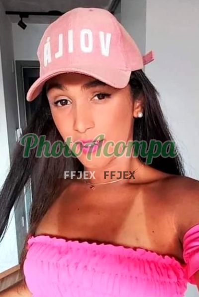 Rebecca, travesti em Copacabana (RJ)