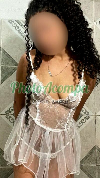 Vitória, garota de programa no Guarujá