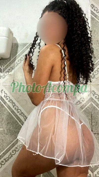 Vitória, garota de programa no Guarujá