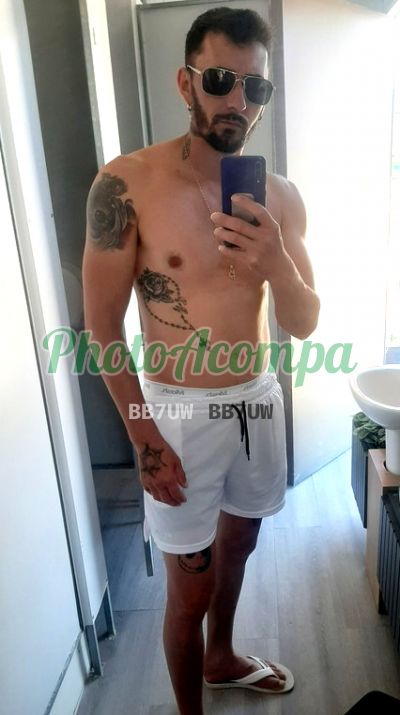 Alexandre, garoto de programa em Porto Belo