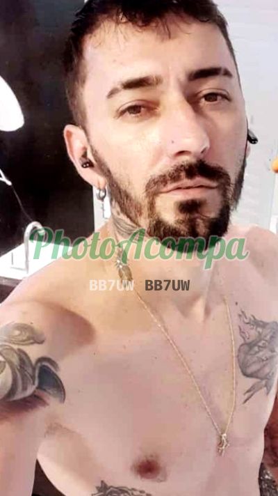 Alexandre, garoto de programa em Porto Belo
