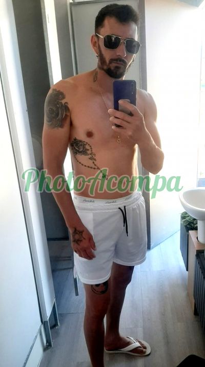 Alexandre, garoto de programa em Porto Belo