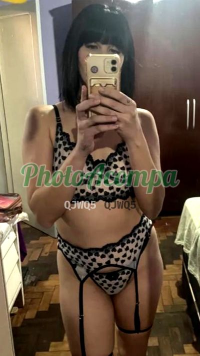 Lívia, mulher que faz videochamadas e sexting