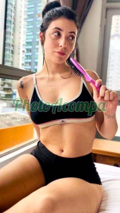 Ángel, mulher que faz videochamadas e sexting