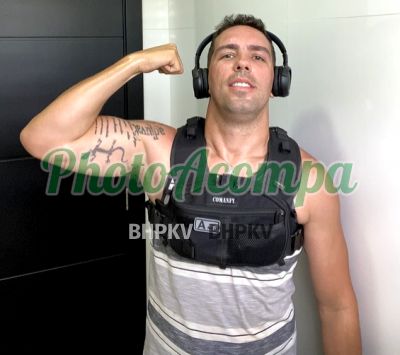 Derek, homem que faz massagens eróticas na Zona Sul (POA)