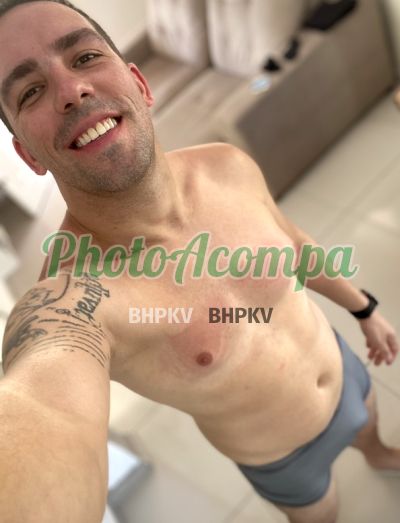 Derek, homem que faz massagens eróticas na Zona Sul (POA)