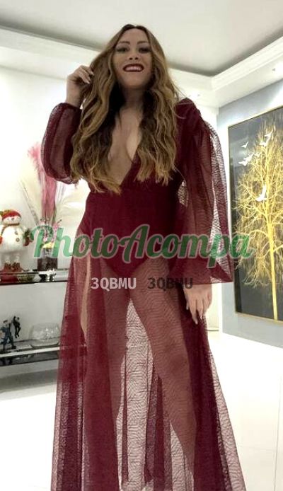 Karen, travesti na Barra da Tijuca (RJ)