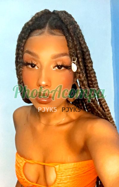 Kiaay, mulher que faz videochamadas e sexting
