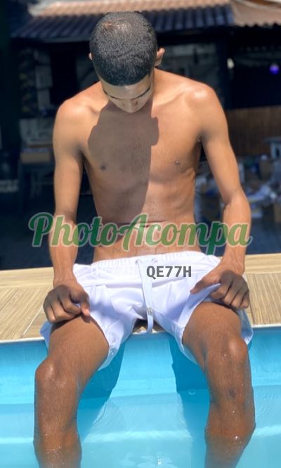 Eduardo, garoto de programa em Copacabana (RJ)
