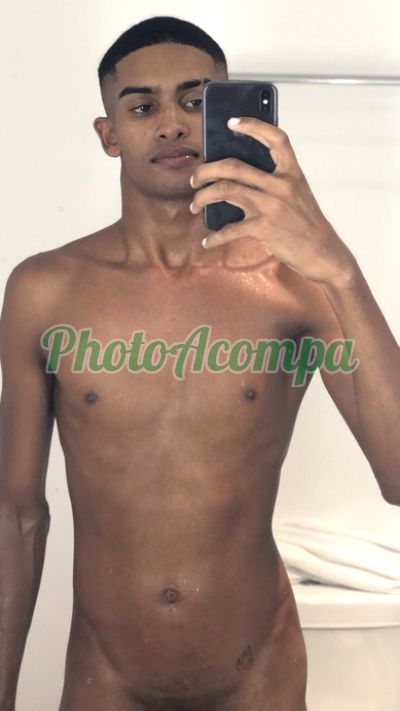 Eduardo, garoto de programa em Copacabana (RJ)