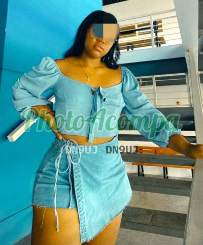 Lia, mulher que faz massagens eróticas em Manaus
