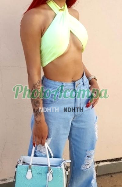 Júlia, acompanhante em Santos