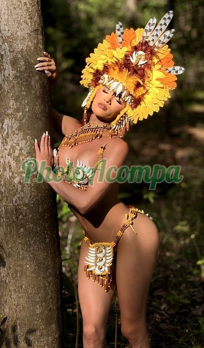 Juh, travesti em Copacabana (RJ)