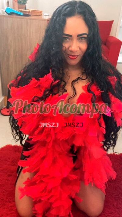 Paula, mulher que faz massagens eróticas em Manaus