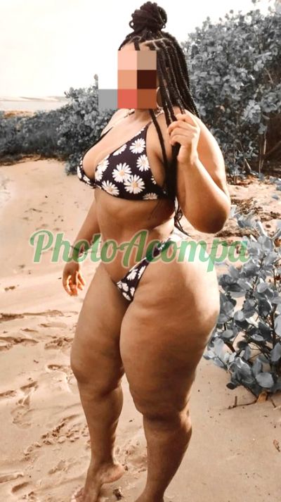 Ariana Alves, mulher que faz videochamadas e sexting
