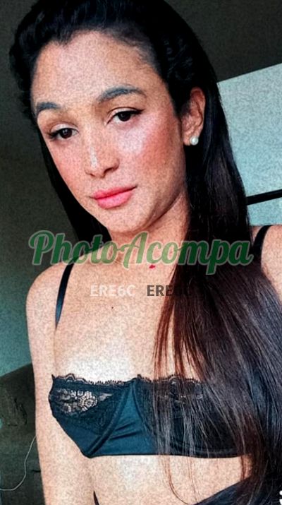 Rebecca, travesti em Copacabana (RJ)