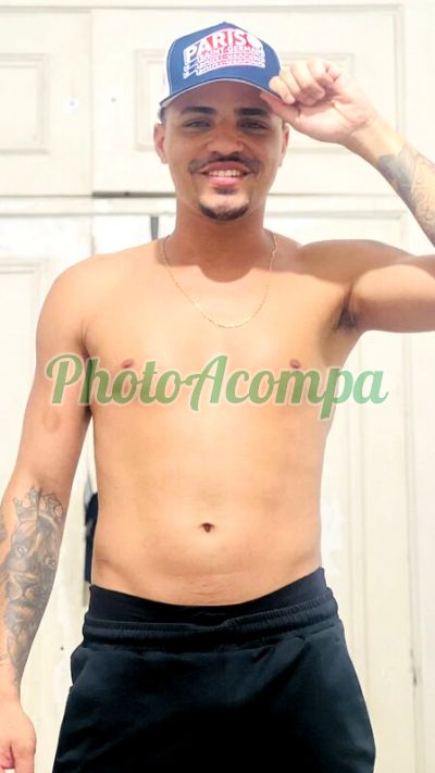 Régis, garoto de programa em Copacabana (RJ)