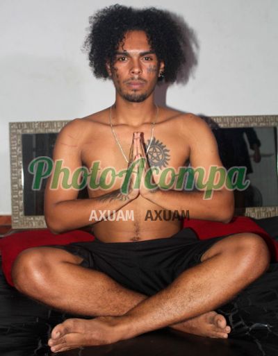 Osiris, homem que faz massagens eróticas em Americana