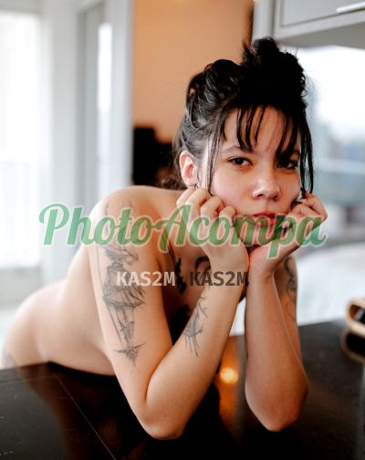 Vairus, mulher que faz videochamadas e sexting