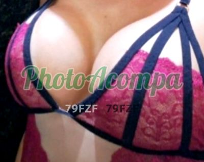 Lys, mulher que faz videochamadas e sexting