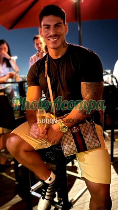 Pedro XXL, garoto de programa em Copacabana (RJ)