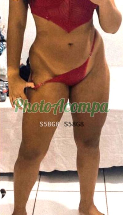 Sophie, mulher que faz videochamadas e sexting