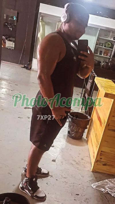 Moreno Nerd, garoto de programa em Manaus