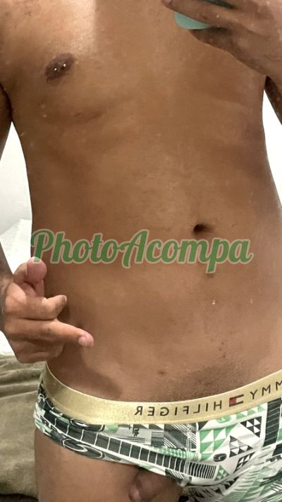 Matheus, garoto de programa no Recreio dos Bandeirantes (RJ)