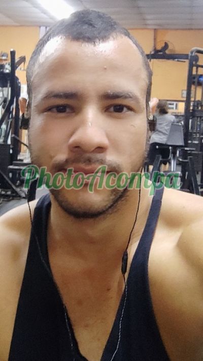 Rodolfo, garoto de programa no Guarujá