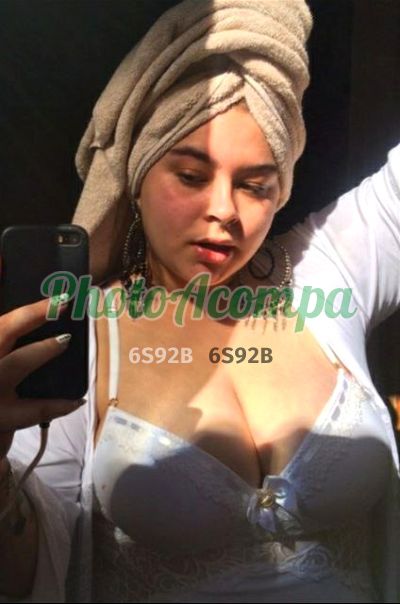 Kimberly, mulher que faz videochamadas e sexting