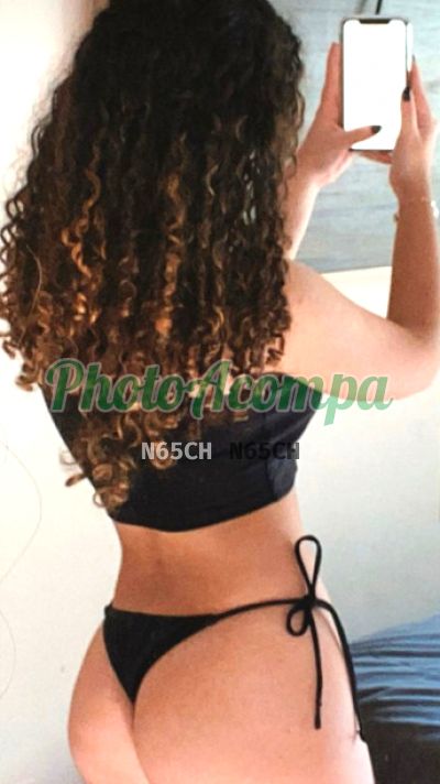 Kelly Almeida, mulher que faz videochamadas e sexting